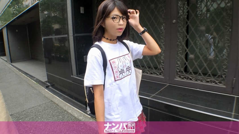 200GANA-2126漂亮而小巧的眼镜女生
