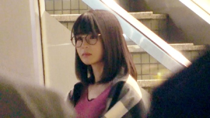 261ARA-362眼镜的漂亮姐姐